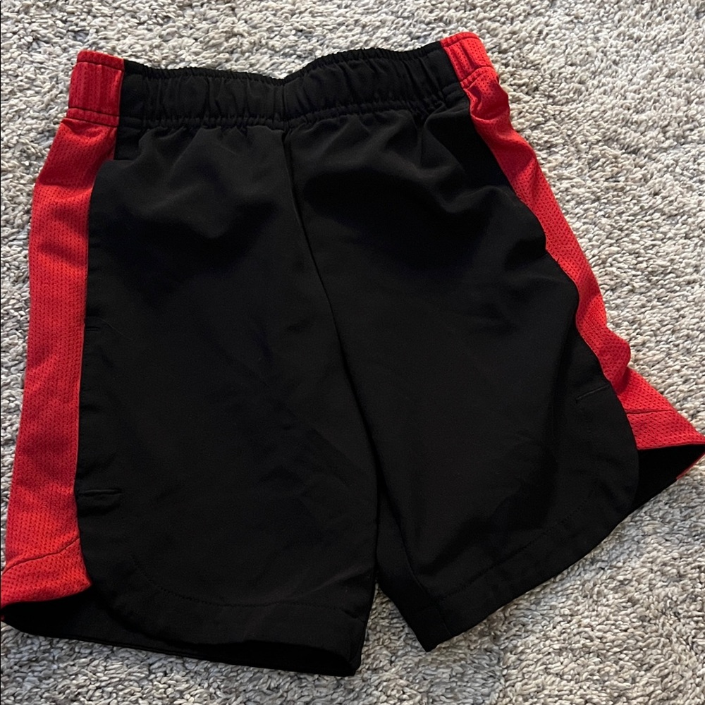 4 Pairs of 4T kids athletic shorts - Picture 3 of 9
